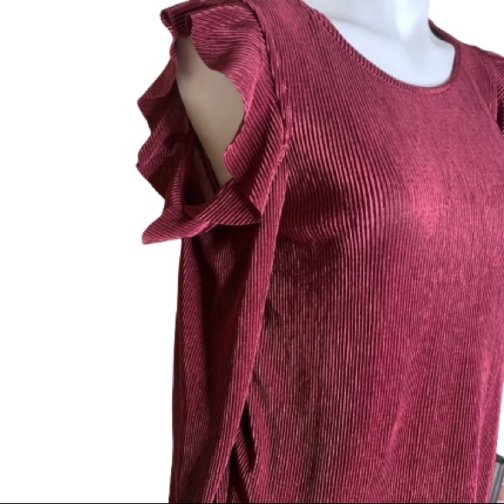 One Hart Juniors Cold Shoulder Ruffled Top - Picture 6 of 7